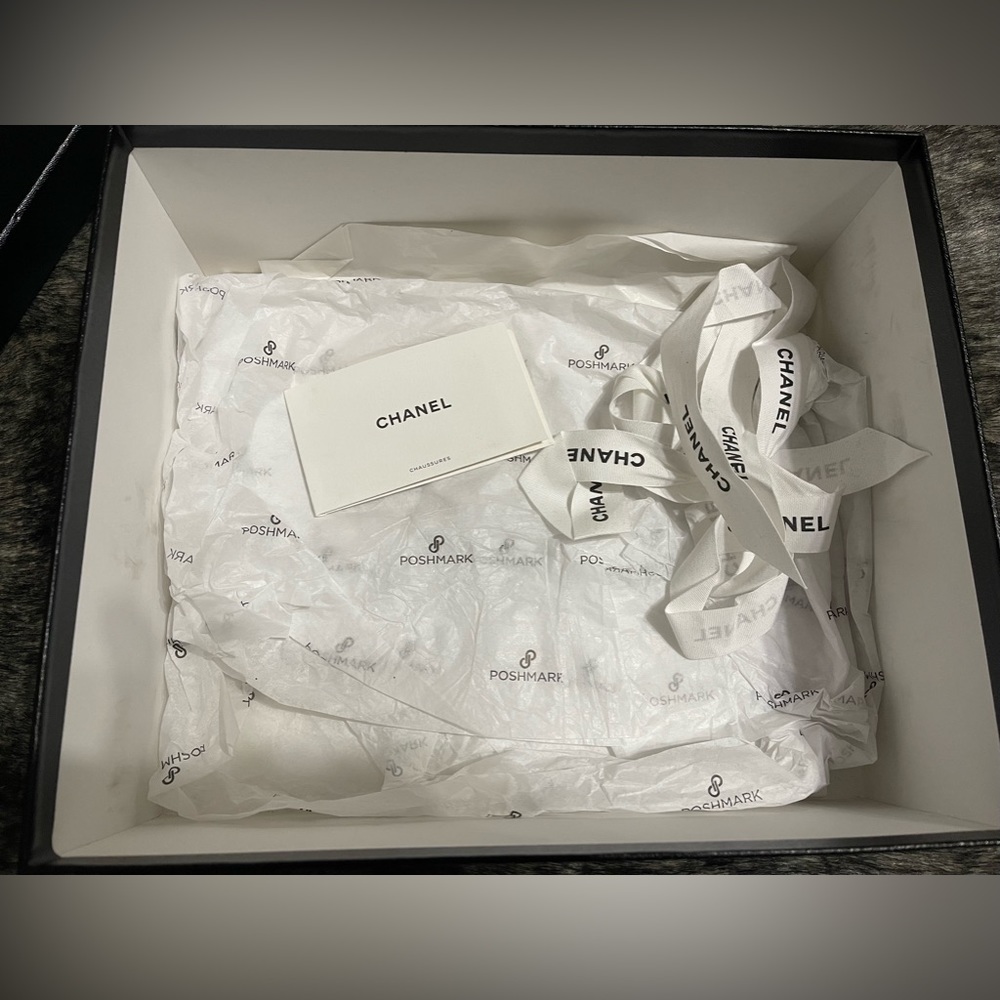 Authentic CHANEL Black Patent Gold Chain Loafer. Size 37 - Picture 14 of 14